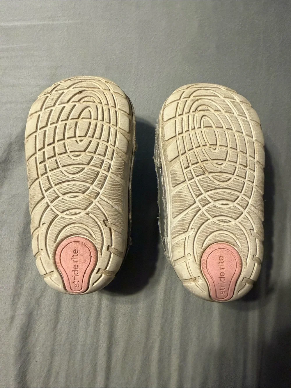 Stride Rite Toddler Soft Sole sneakers - size 6.5 wide